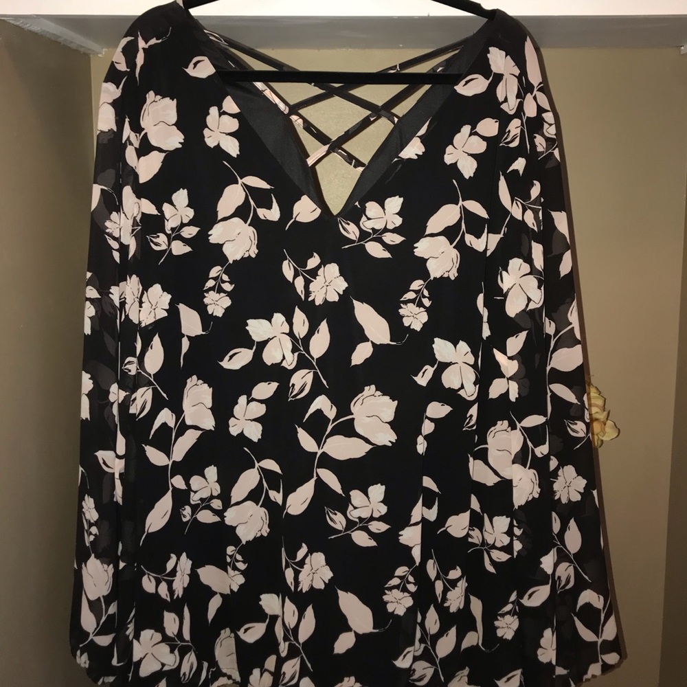 Black blouse with pale pink floral/leaf pattern 🌸